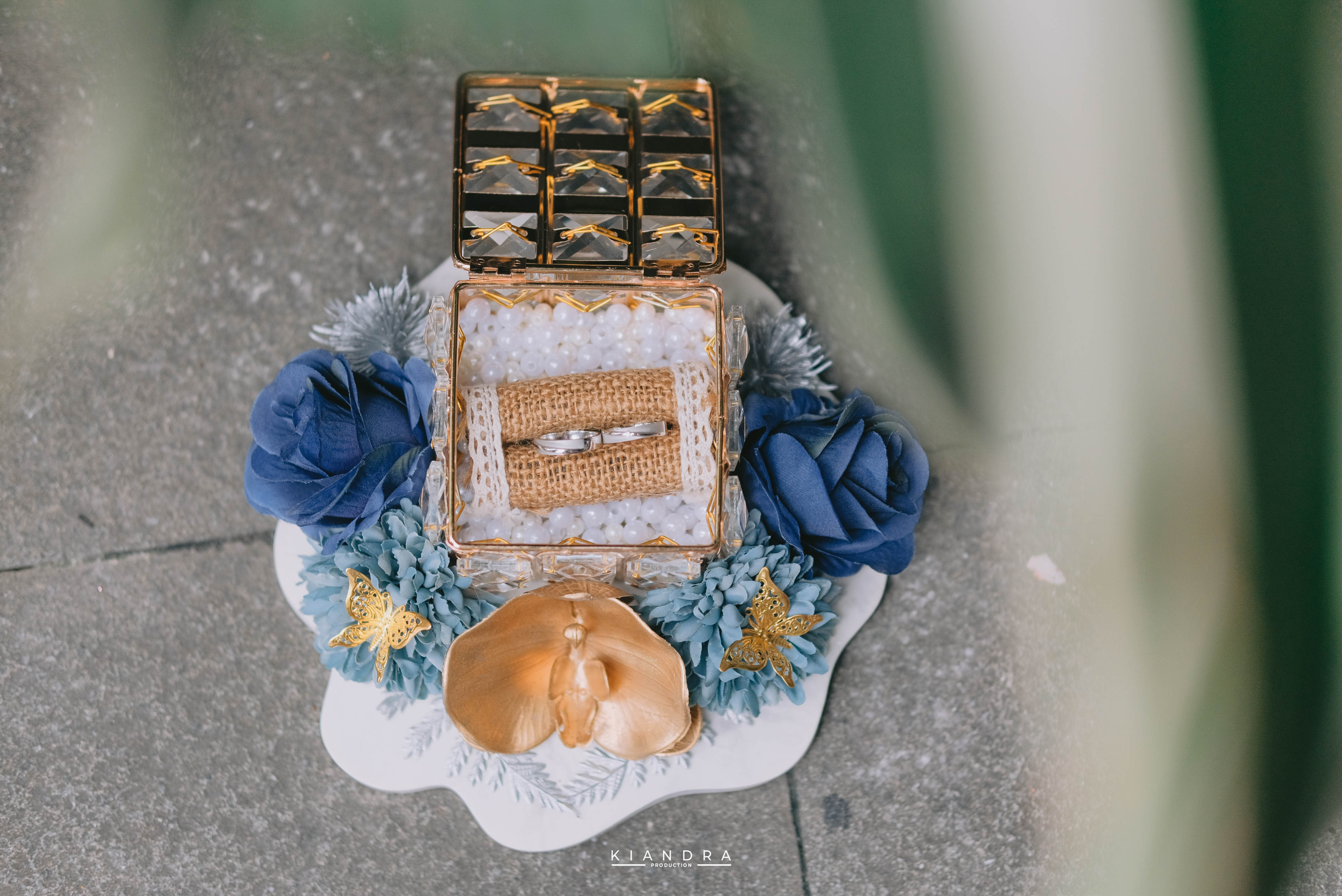 Firdha & Yogi Engagement - Sesi Candid Outdoor