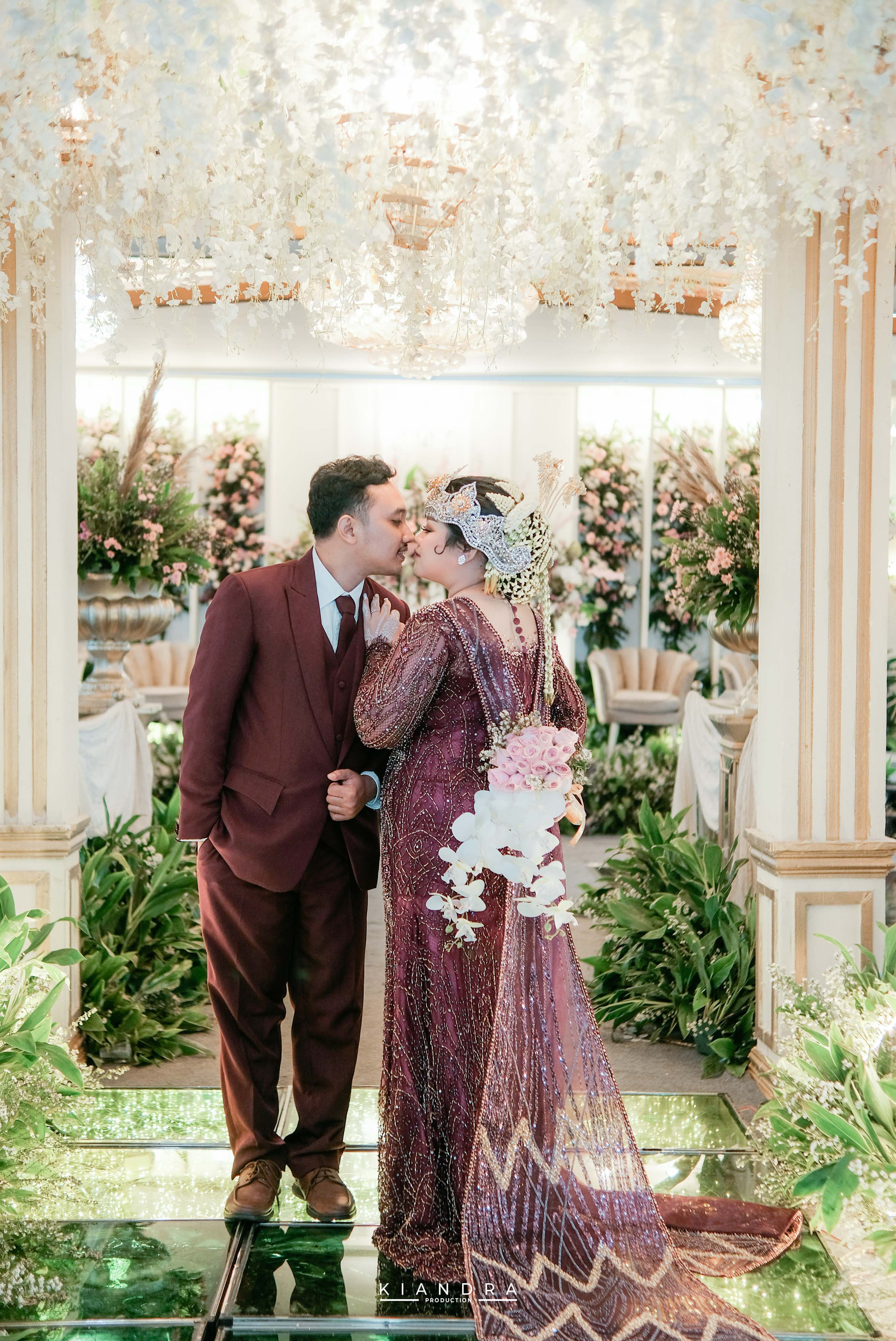 Foto bersama seluruh tamu undangan