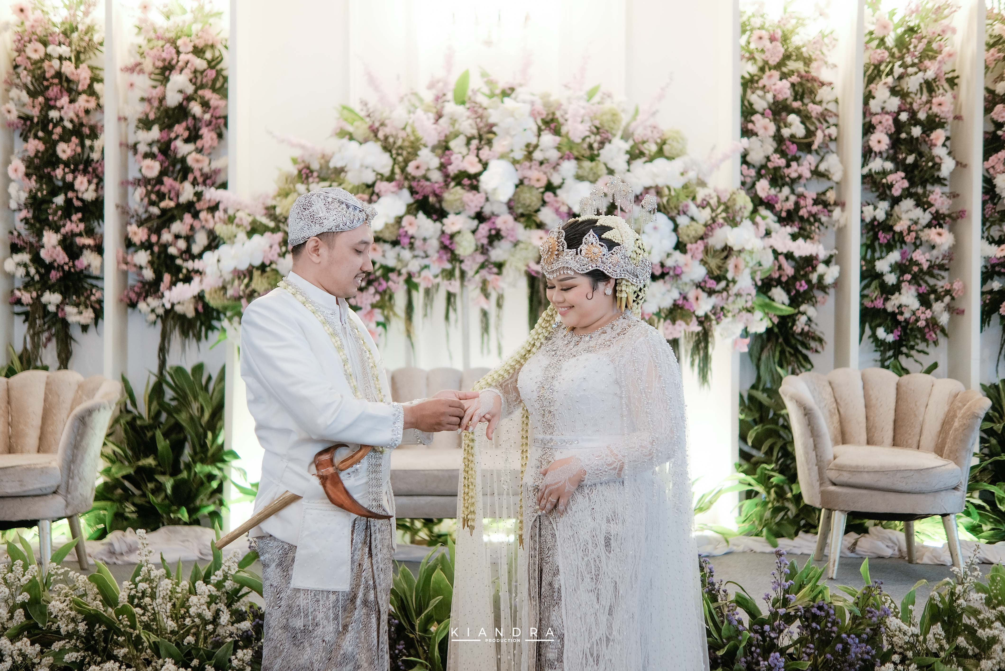 Prosesi sungkeman mempelai